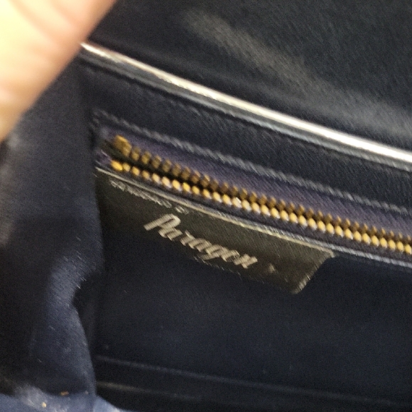 Elegant Black Leather Handbag - Picture 5 of 6